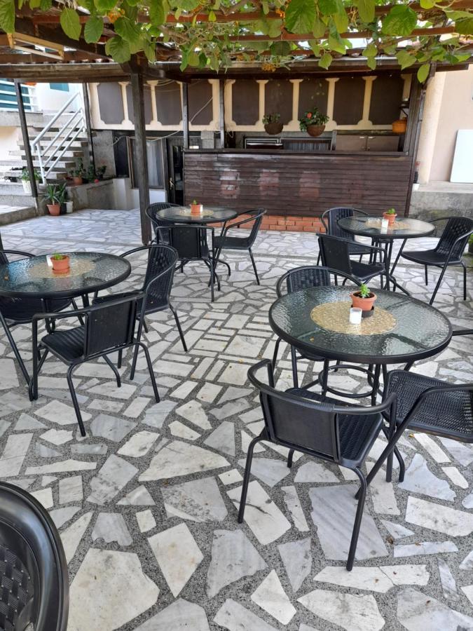 Bato Rooms Peštani Exterior foto